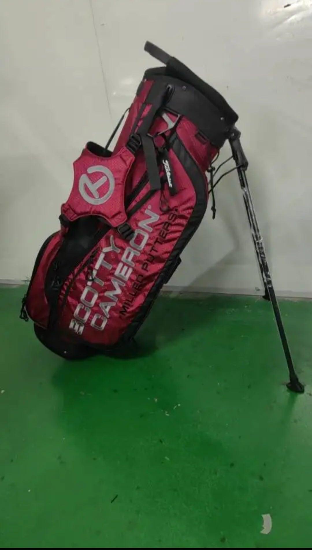 Stand Bag - Pathfinder - Mainstay - Garnet Red - 2023 US Open